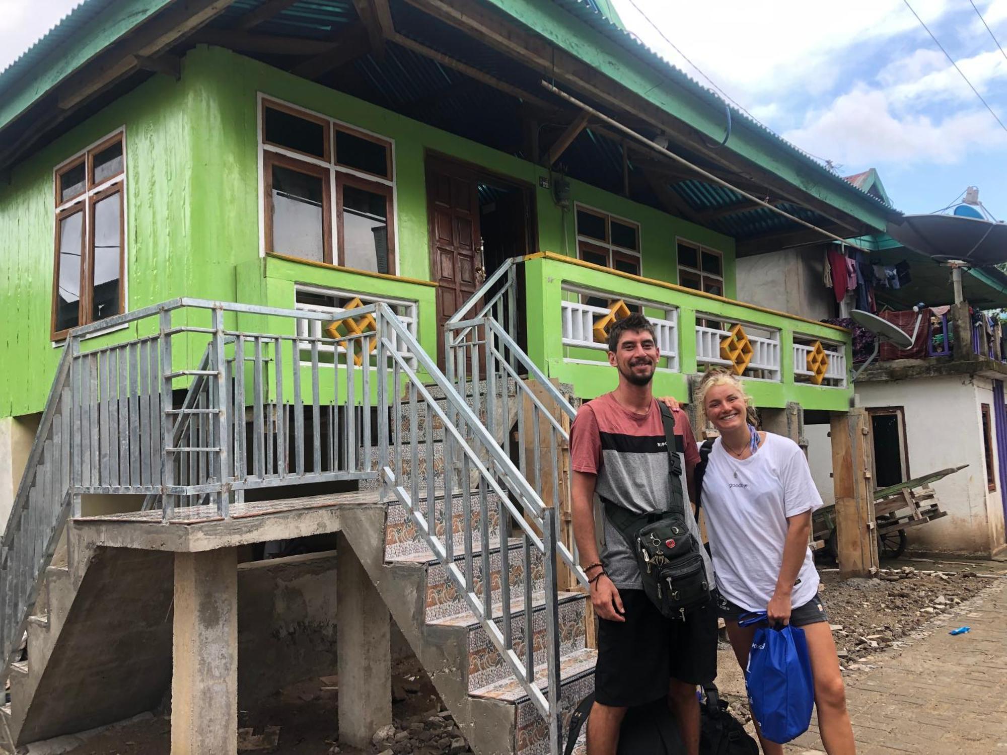Dua Putri Komodo Homestay Exterior foto